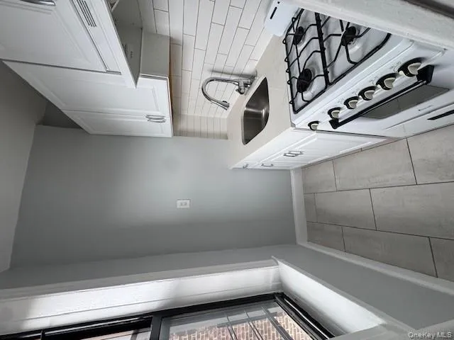 4038 82nd Street, New York, NY, 1 Room Rooms,1 BathroomBathrooms,Residential Lease,For Rent,82nd,0,983928 4038 82nd Street, New York, NY, 1 Room Rooms,1 BathroomBathrooms,Residential Lease,For Rent,82nd,0,983928