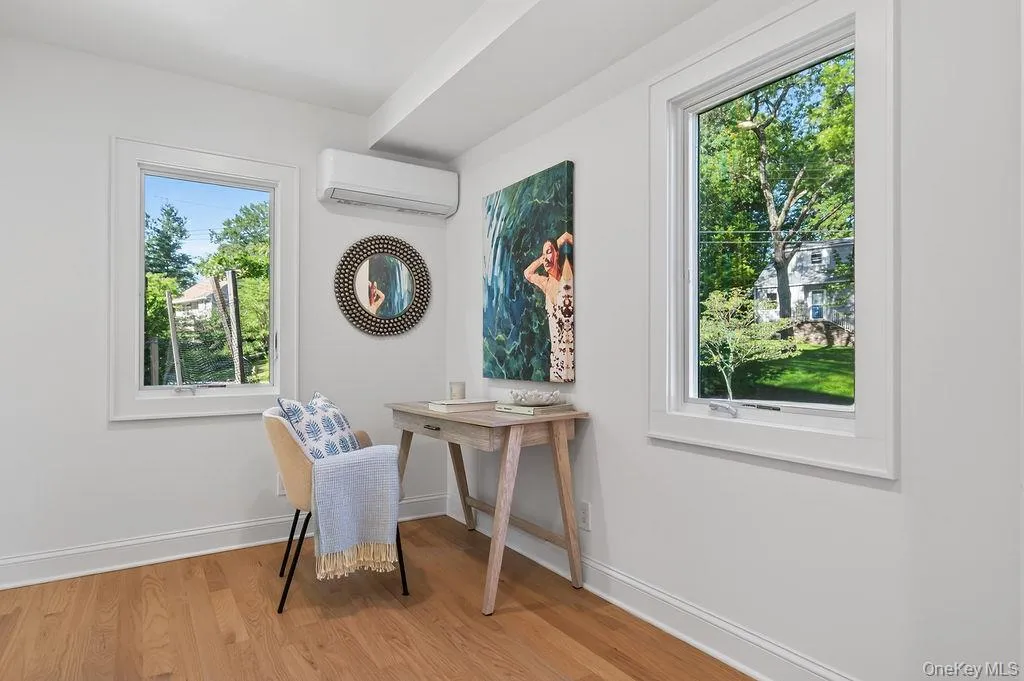 Great nook off entry. Great nook off entry.
