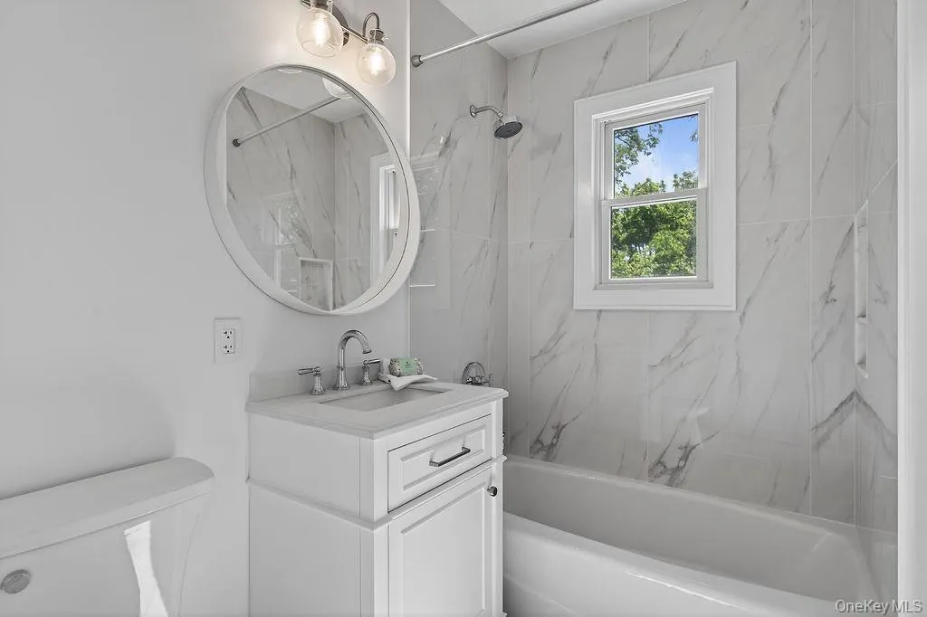 First floor ensuite bathroom First floor ensuite bathroom