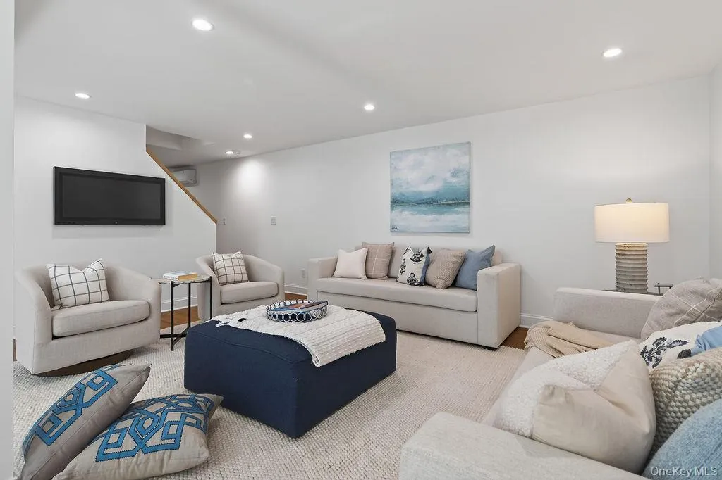 Bright yet cozy space. Bright yet cozy space.
