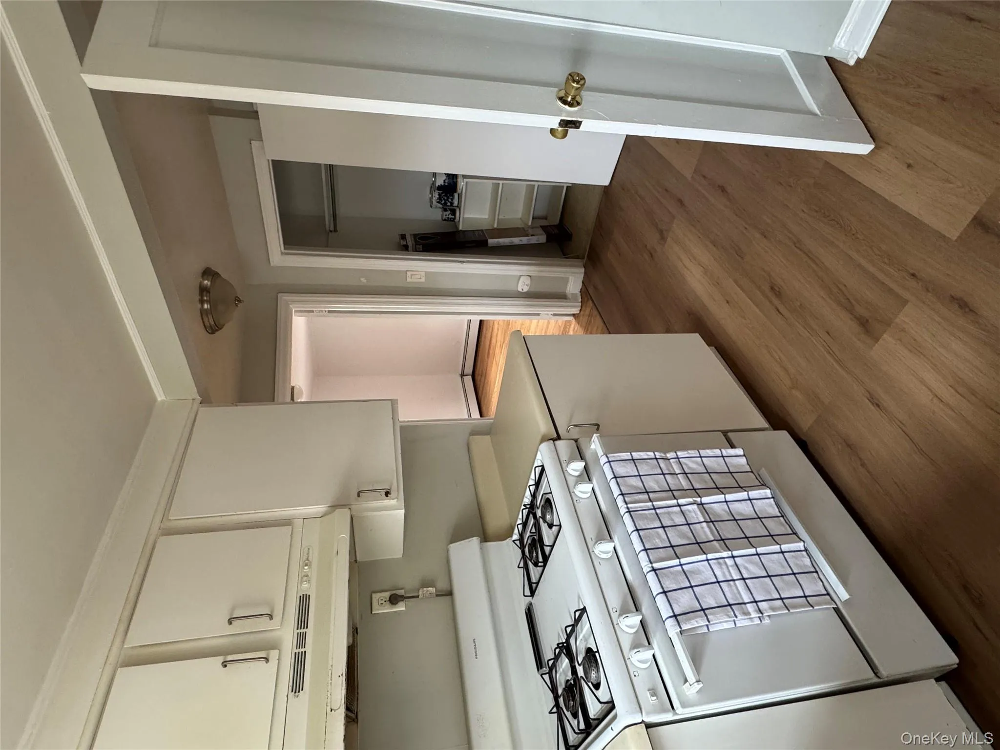 28 A Chestnut Street, North Hempstead, NY, 3 Bedrooms Bedrooms, 5 Rooms Rooms,1 BathroomBathrooms,Residential Lease,For Rent,Chestnut,0,983955 28 A Chestnut Street, North Hempstead, NY, 3 Bedrooms Bedrooms, 5 Rooms Rooms,1 BathroomBathrooms,Residential Lease,For Rent,Chestnut,0,983955