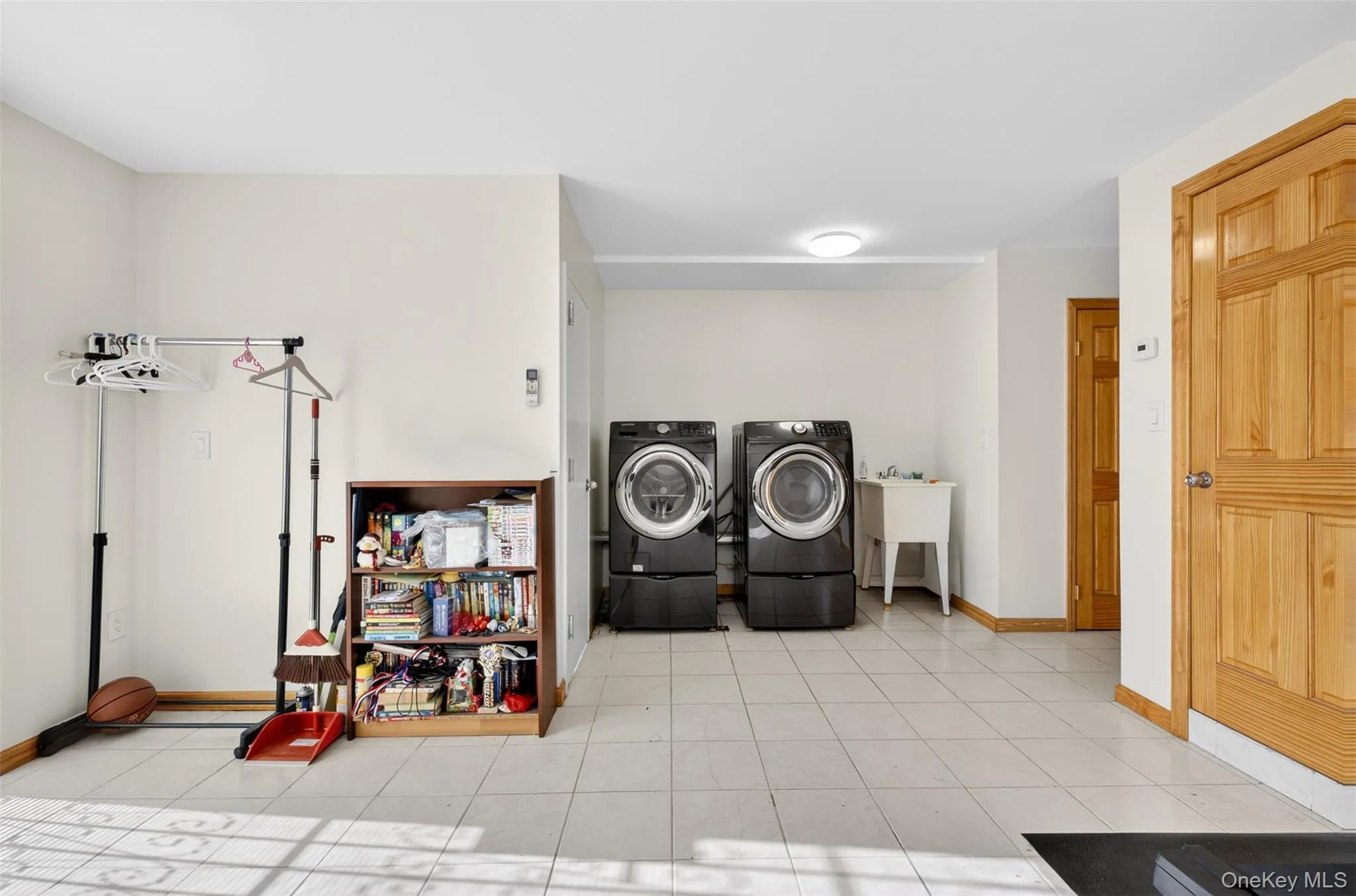 5031 68th Street, New York, NY, 3 Bedrooms Bedrooms, 5 Rooms Rooms,1 BathroomBathrooms,Residential,For Rent,68th,0,983990 5031 68th Street, New York, NY, 3 Bedrooms Bedrooms, 5 Rooms Rooms,1 BathroomBathrooms,Residential,For Rent,68th,0,983990