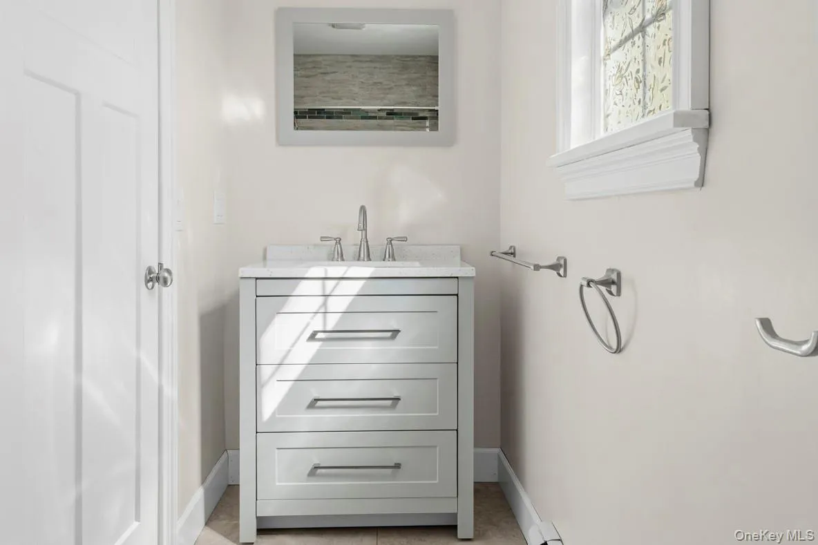 51 Gifford Avenue, Poughkeepsie, NY, 2 Bedrooms Bedrooms, 6 Rooms Rooms,1 BathroomBathrooms,Residential Lease,For Rent,Gifford,0,983994 51 Gifford Avenue, Poughkeepsie, NY, 2 Bedrooms Bedrooms, 6 Rooms Rooms,1 BathroomBathrooms,Residential Lease,For Rent,Gifford,0,983994