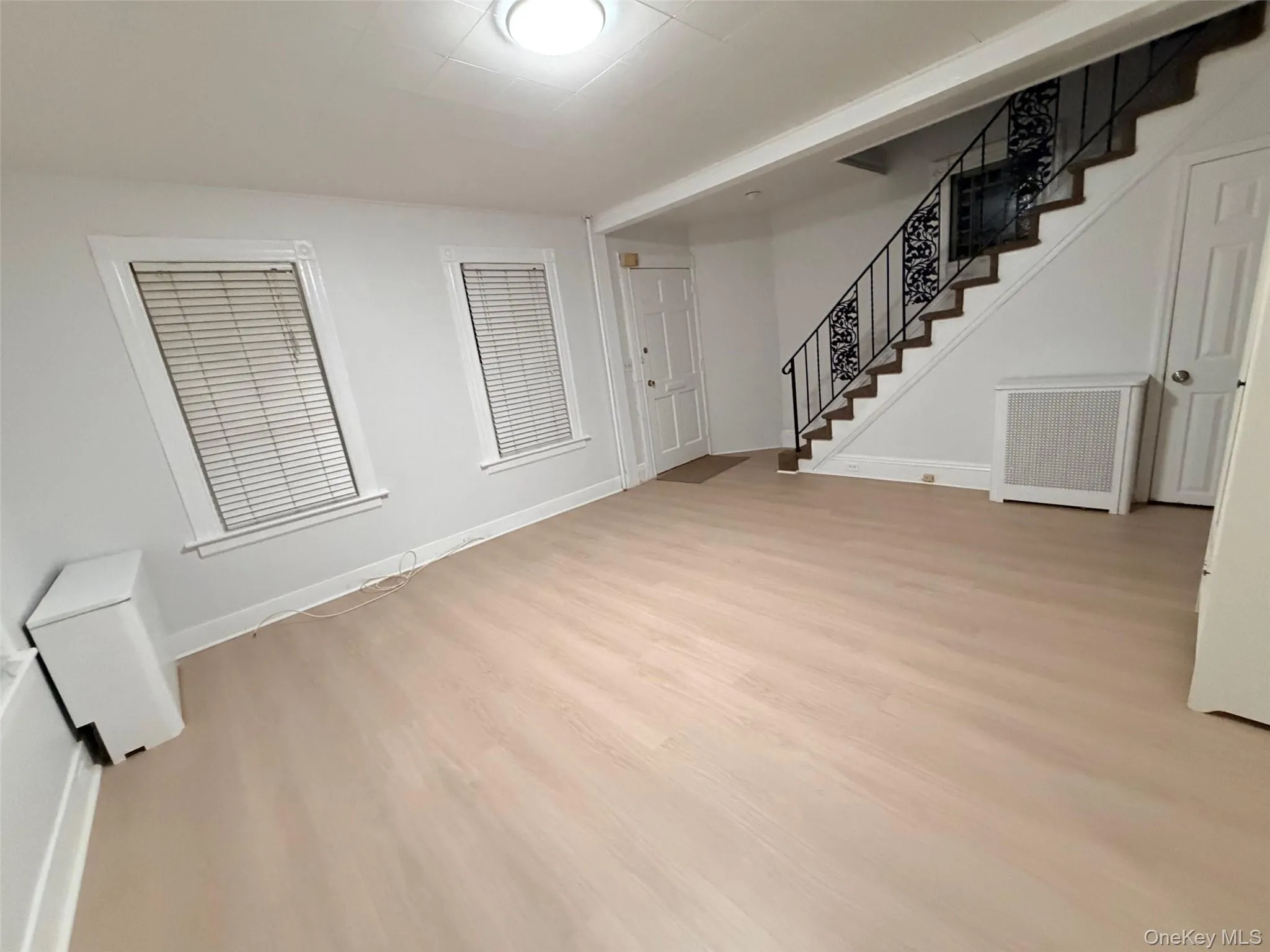 184 Cleveland Avenue, North Hempstead, NY, 3 Bedrooms Bedrooms, 8 Rooms Rooms,1 BathroomBathrooms,Residential Lease,For Rent,Cleveland,0,983995 184 Cleveland Avenue, North Hempstead, NY, 3 Bedrooms Bedrooms, 8 Rooms Rooms,1 BathroomBathrooms,Residential Lease,For Rent,Cleveland,0,983995