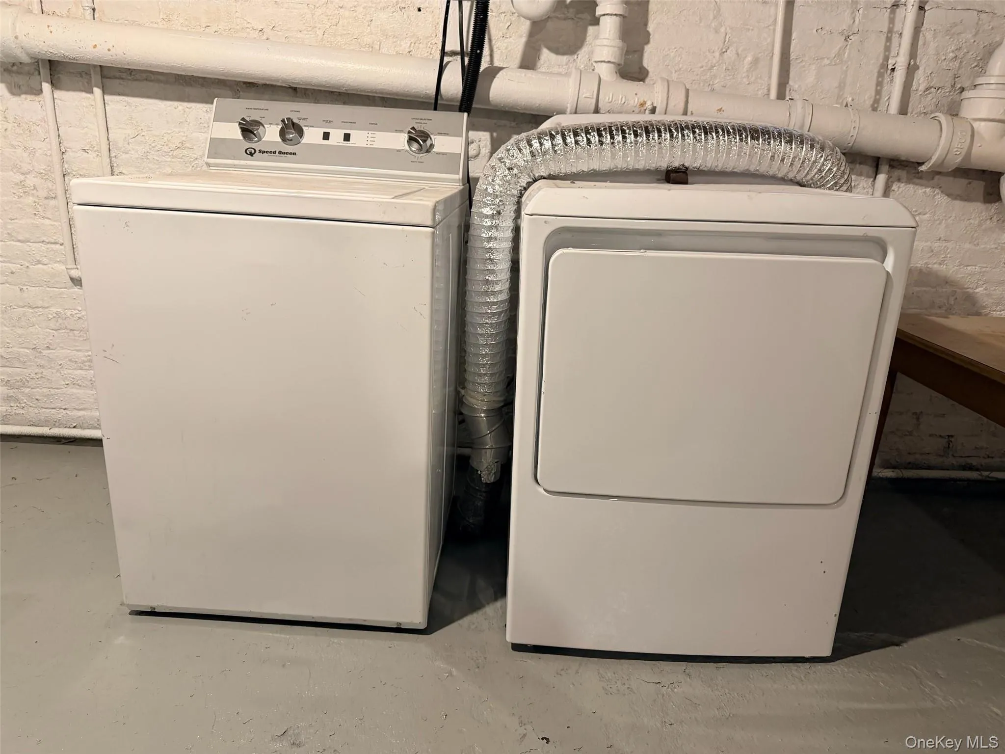 184 Cleveland Avenue, North Hempstead, NY, 3 Bedrooms Bedrooms, 8 Rooms Rooms,1 BathroomBathrooms,Residential Lease,For Rent,Cleveland,0,983995 184 Cleveland Avenue, North Hempstead, NY, 3 Bedrooms Bedrooms, 8 Rooms Rooms,1 BathroomBathrooms,Residential Lease,For Rent,Cleveland,0,983995