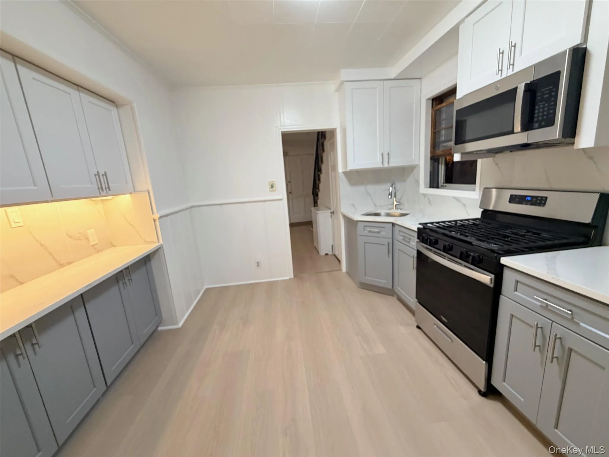 184 Cleveland Avenue, North Hempstead, NY, 3 Bedrooms Bedrooms, 8 Rooms Rooms,1 BathroomBathrooms,Residential Lease,For Rent,Cleveland,0,983995 184 Cleveland Avenue, North Hempstead, NY, 3 Bedrooms Bedrooms, 8 Rooms Rooms,1 BathroomBathrooms,Residential Lease,For Rent,Cleveland,0,983995