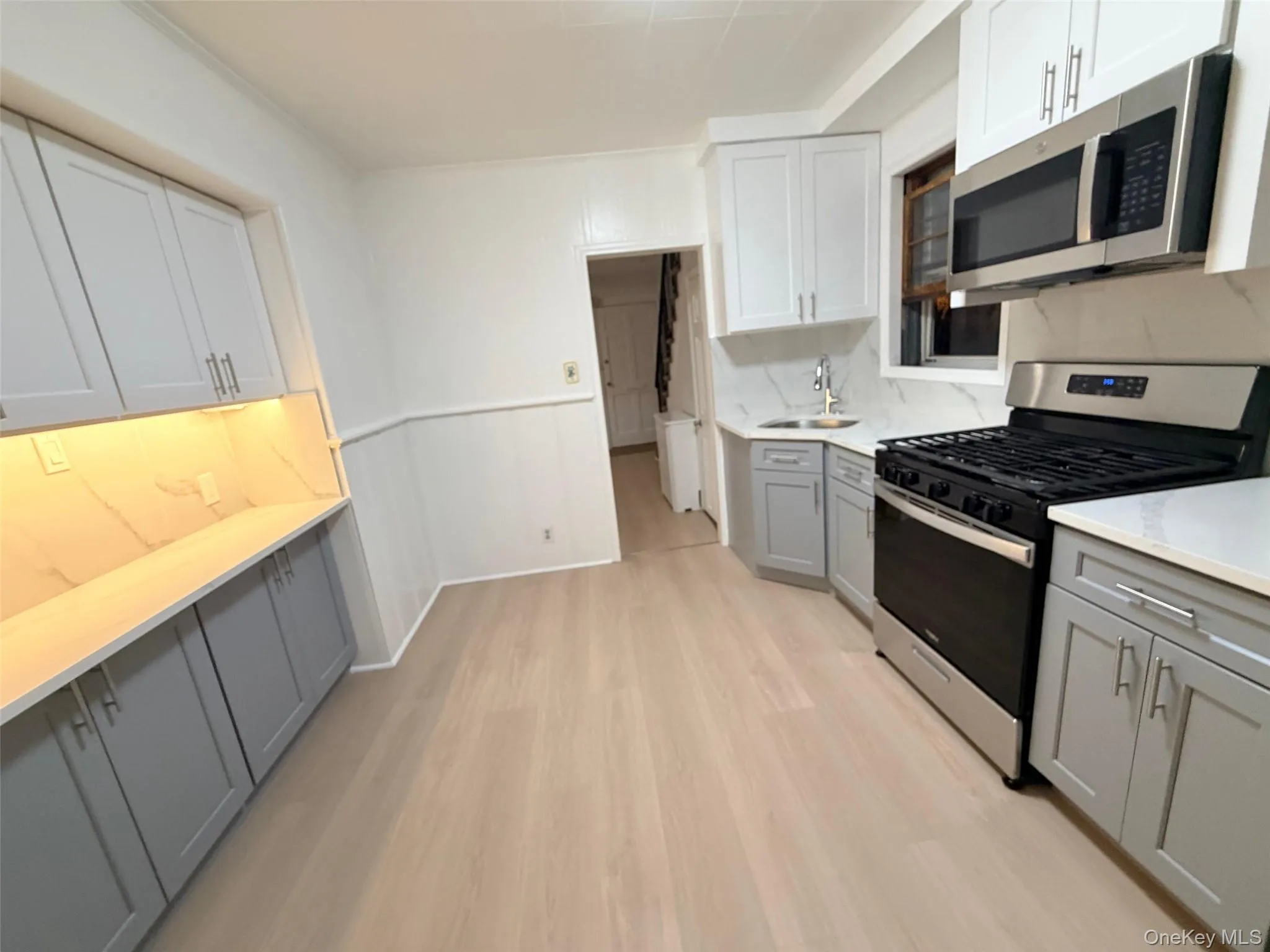 184 Cleveland Avenue, North Hempstead, NY, 3 Bedrooms Bedrooms, 8 Rooms Rooms,1 BathroomBathrooms,Residential Lease,For Rent,Cleveland,0,983995 184 Cleveland Avenue, North Hempstead, NY, 3 Bedrooms Bedrooms, 8 Rooms Rooms,1 BathroomBathrooms,Residential Lease,For Rent,Cleveland,0,983995