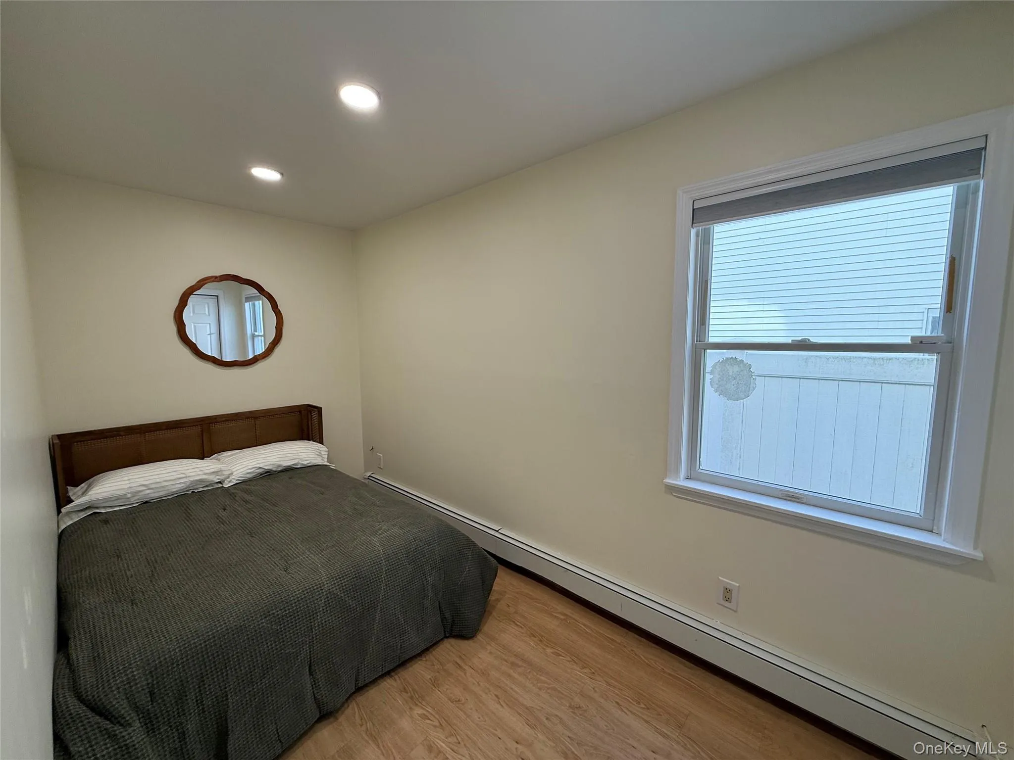 Full size bed Full size bed