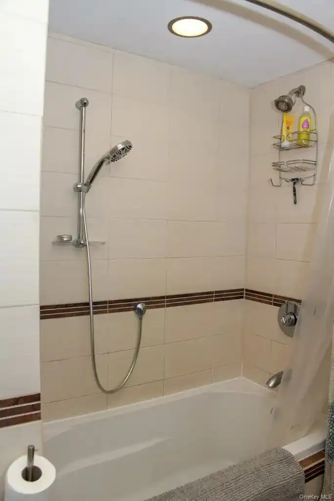 78-14 Austin Street, New York, NY, 2 Bedrooms Bedrooms, 4 Rooms Rooms,1 BathroomBathrooms,Residential Sale,For Rent,Austin,0,984004 78-14 Austin Street, New York, NY, 2 Bedrooms Bedrooms, 4 Rooms Rooms,1 BathroomBathrooms,Residential Sale,For Rent,Austin,0,984004