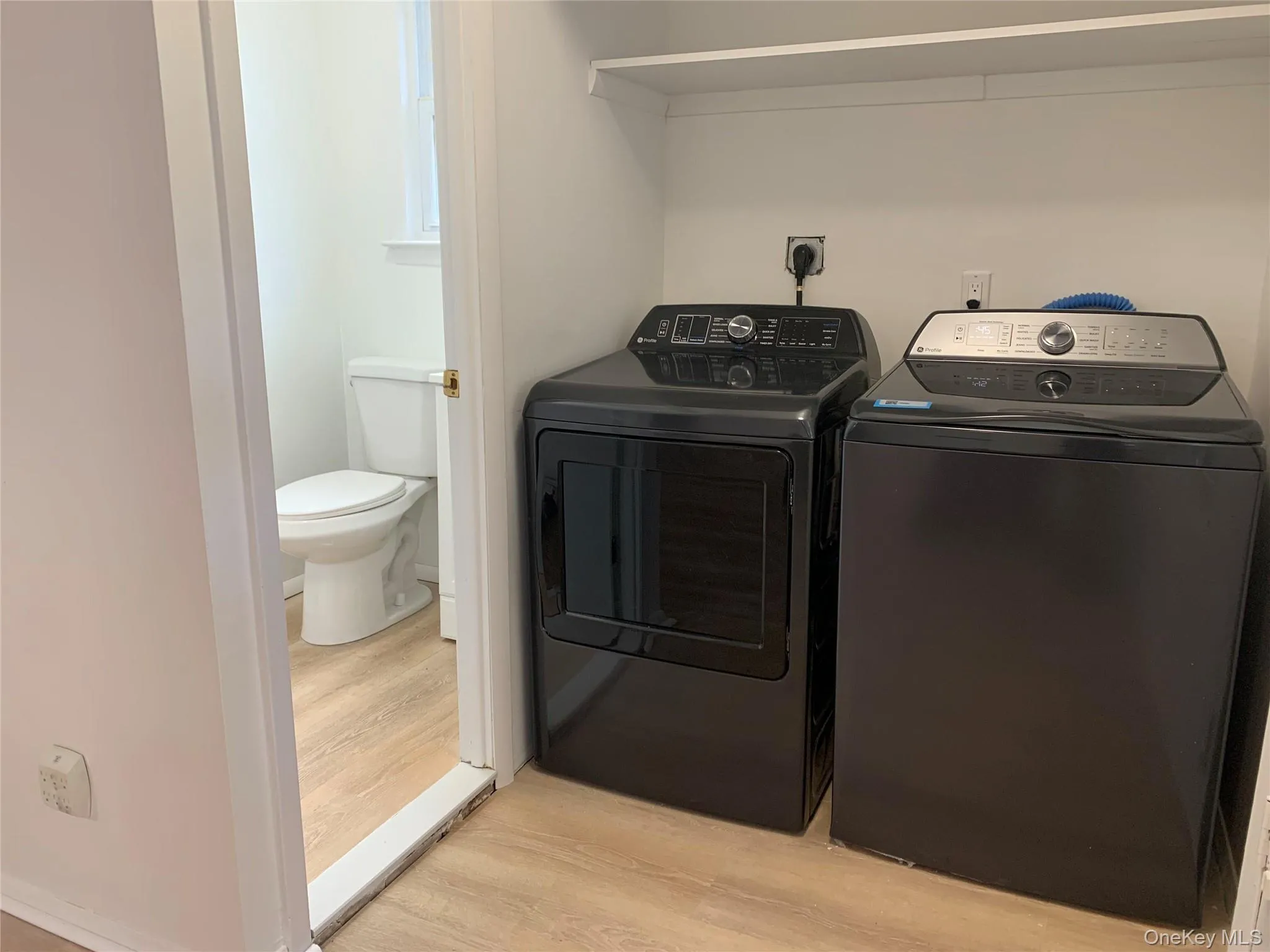 8706 Palo Alto Street, New York, NY, 3 Bedrooms Bedrooms, 9 Rooms Rooms,1 BathroomBathrooms,Residential,For Rent,Palo Alto,0,984012 8706 Palo Alto Street, New York, NY, 3 Bedrooms Bedrooms, 9 Rooms Rooms,1 BathroomBathrooms,Residential,For Rent,Palo Alto,0,984012