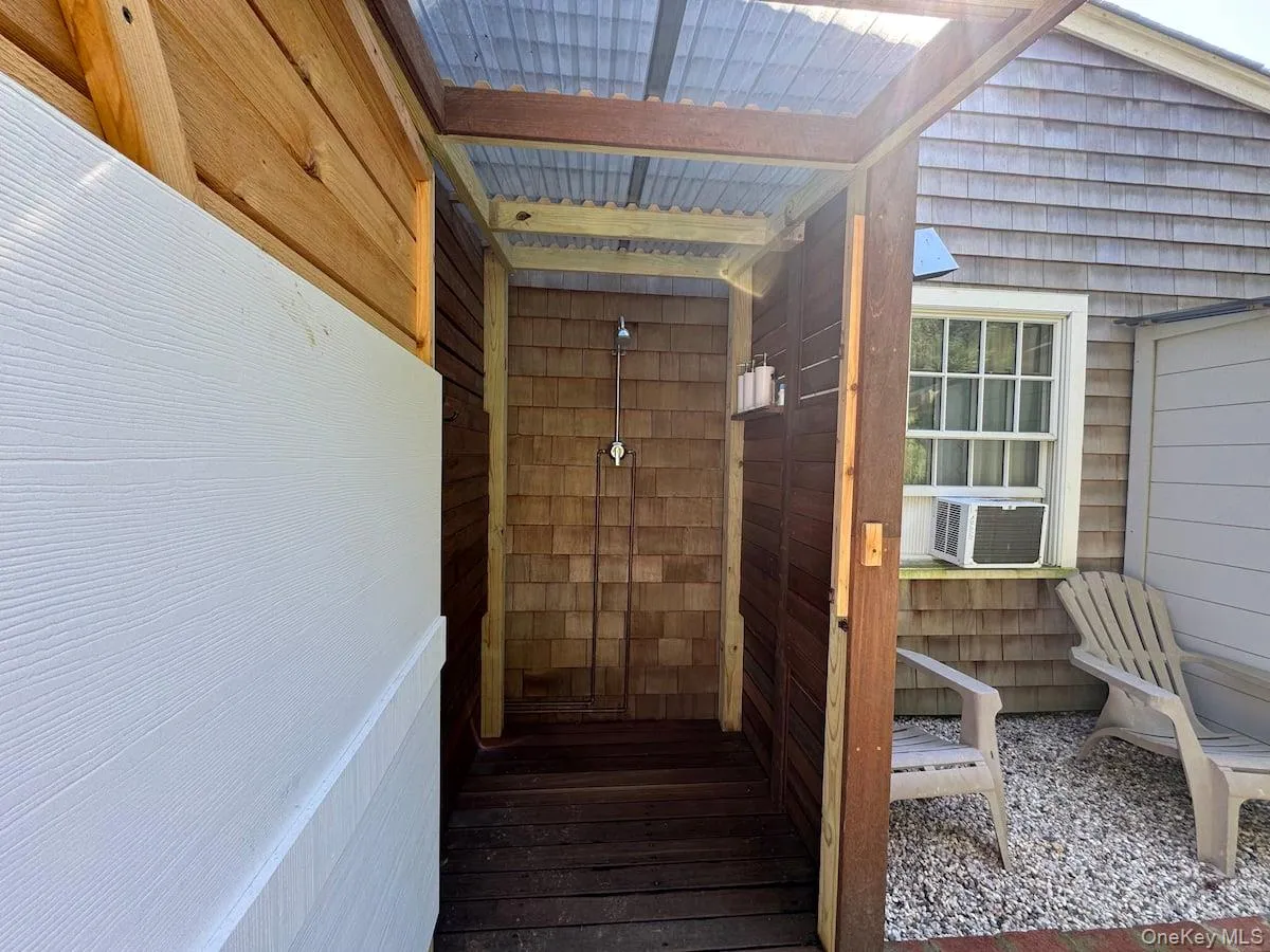 45 Bellows Terrace, Southampton, NY, 4 Bedrooms Bedrooms, 10 Rooms Rooms,2 BathroomsBathrooms,Residential Lease,For Rent,Bellows,0,984015 45 Bellows Terrace, Southampton, NY, 4 Bedrooms Bedrooms, 10 Rooms Rooms,2 BathroomsBathrooms,Residential Lease,For Rent,Bellows,0,984015