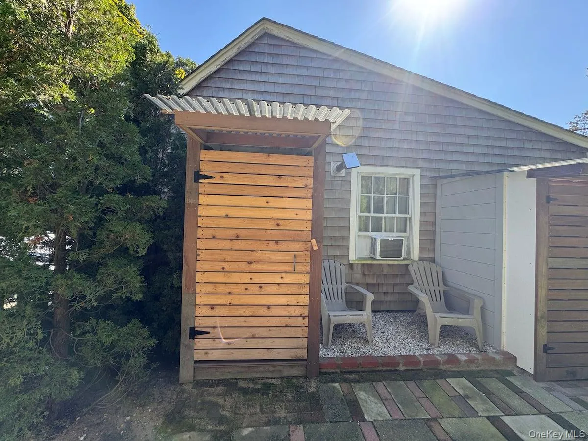 45 Bellows Terrace, Southampton, NY, 4 Bedrooms Bedrooms, 10 Rooms Rooms,2 BathroomsBathrooms,Residential Lease,For Rent,Bellows,0,984015 45 Bellows Terrace, Southampton, NY, 4 Bedrooms Bedrooms, 10 Rooms Rooms,2 BathroomsBathrooms,Residential Lease,For Rent,Bellows,0,984015