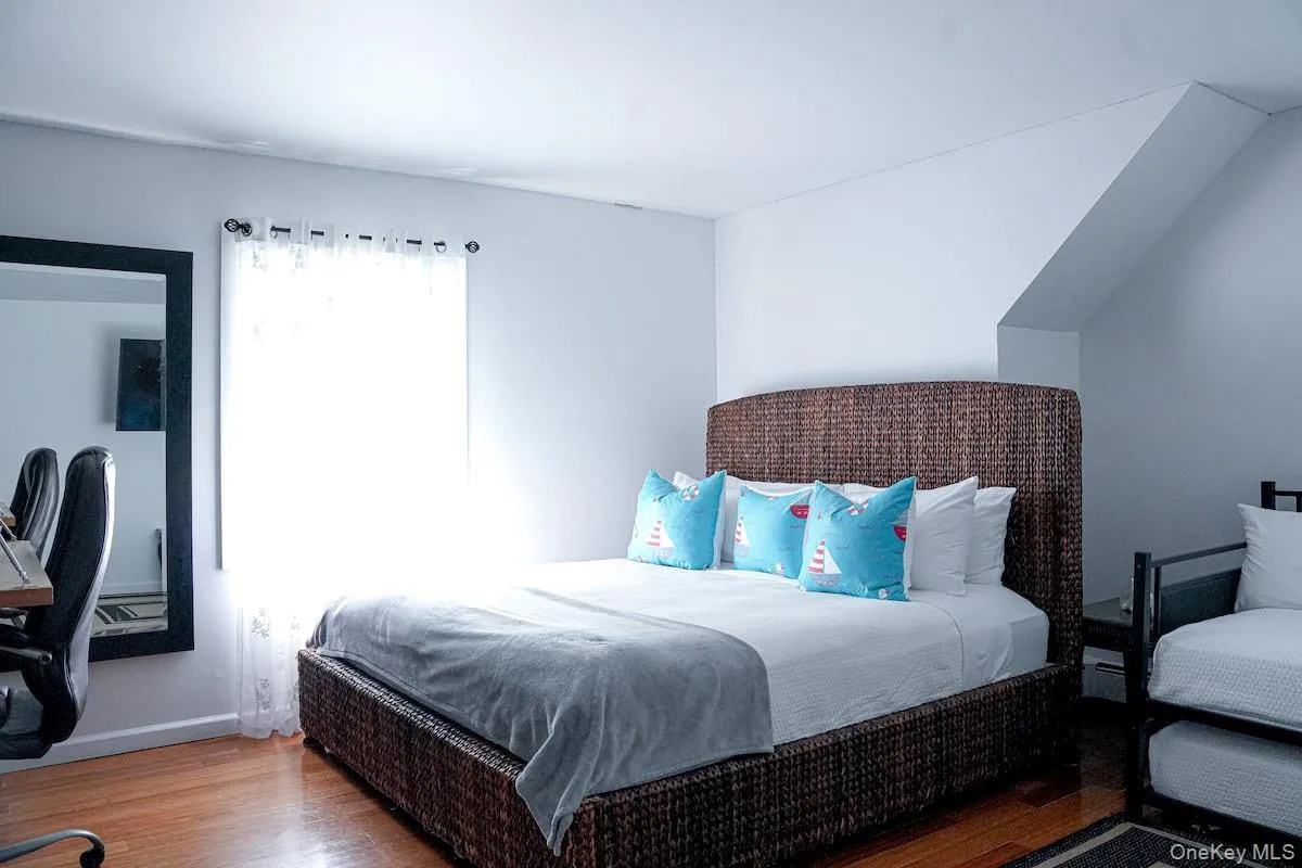 45 Bellows Terrace, Southampton, NY, 4 Bedrooms Bedrooms, 10 Rooms Rooms,2 BathroomsBathrooms,Residential Lease,For Rent,Bellows,0,984015 45 Bellows Terrace, Southampton, NY, 4 Bedrooms Bedrooms, 10 Rooms Rooms,2 BathroomsBathrooms,Residential Lease,For Rent,Bellows,0,984015