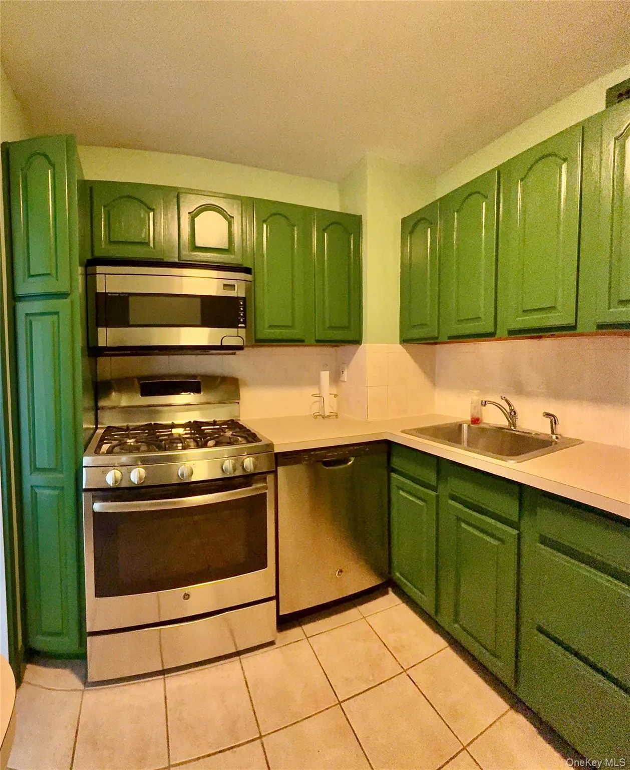 61-20 Grand Central Parkway, New York, NY, 1 Bedroom Bedrooms, 3 Rooms Rooms,1 BathroomBathrooms,Residential Lease,For Rent,Grand Central,0,984033 61-20 Grand Central Parkway, New York, NY, 1 Bedroom Bedrooms, 3 Rooms Rooms,1 BathroomBathrooms,Residential Lease,For Rent,Grand Central,0,984033