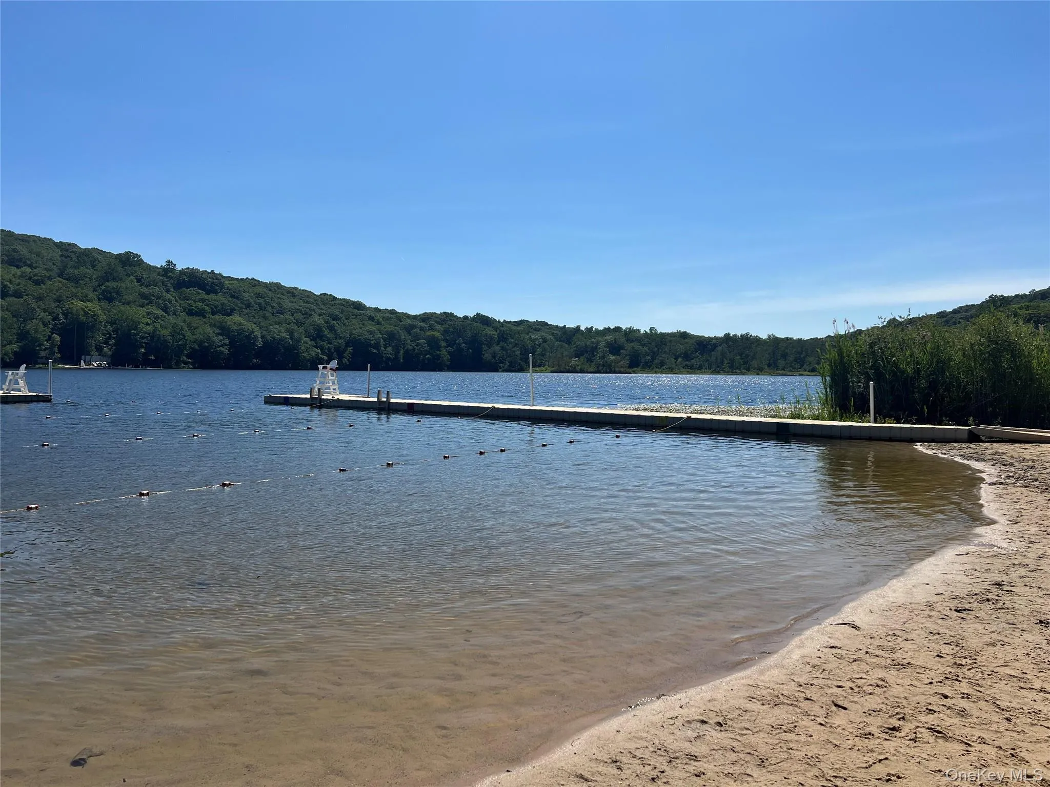 Sycamore Park beach on beautiful Long Pond just minutes away. Sycamore Park beach on beautiful Long Pond just minutes away.