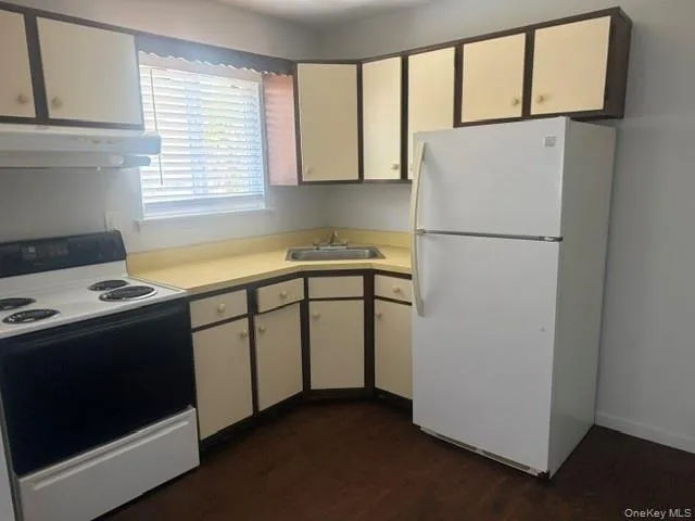 1-72 Parkcenter Drive, Babylon, NY, 1 Bedroom Bedrooms, 3 Rooms Rooms,1 BathroomBathrooms,Residential Lease,For Rent,Parkcenter,0,984053 1-72 Parkcenter Drive, Babylon, NY, 1 Bedroom Bedrooms, 3 Rooms Rooms,1 BathroomBathrooms,Residential Lease,For Rent,Parkcenter,0,984053