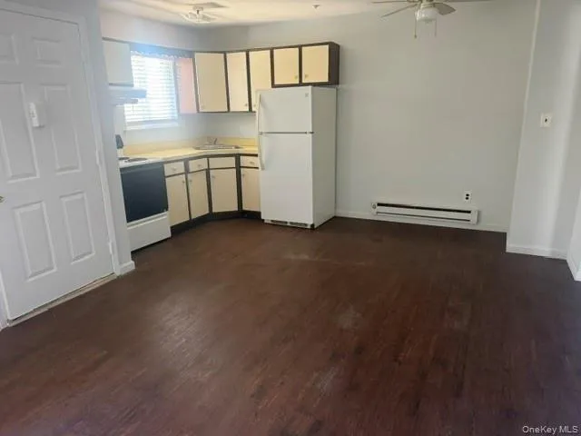 1-72 Parkcenter Drive, Babylon, NY, 1 Bedroom Bedrooms, 3 Rooms Rooms,1 BathroomBathrooms,Residential Lease,For Rent,Parkcenter,0,984053 1-72 Parkcenter Drive, Babylon, NY, 1 Bedroom Bedrooms, 3 Rooms Rooms,1 BathroomBathrooms,Residential Lease,For Rent,Parkcenter,0,984053