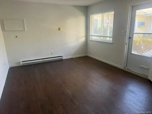 1-72 Parkcenter Drive, Babylon, NY, 1 Bedroom Bedrooms, 3 Rooms Rooms,1 BathroomBathrooms,Residential Lease,For Rent,Parkcenter,0,984053 1-72 Parkcenter Drive, Babylon, NY, 1 Bedroom Bedrooms, 3 Rooms Rooms,1 BathroomBathrooms,Residential Lease,For Rent,Parkcenter,0,984053