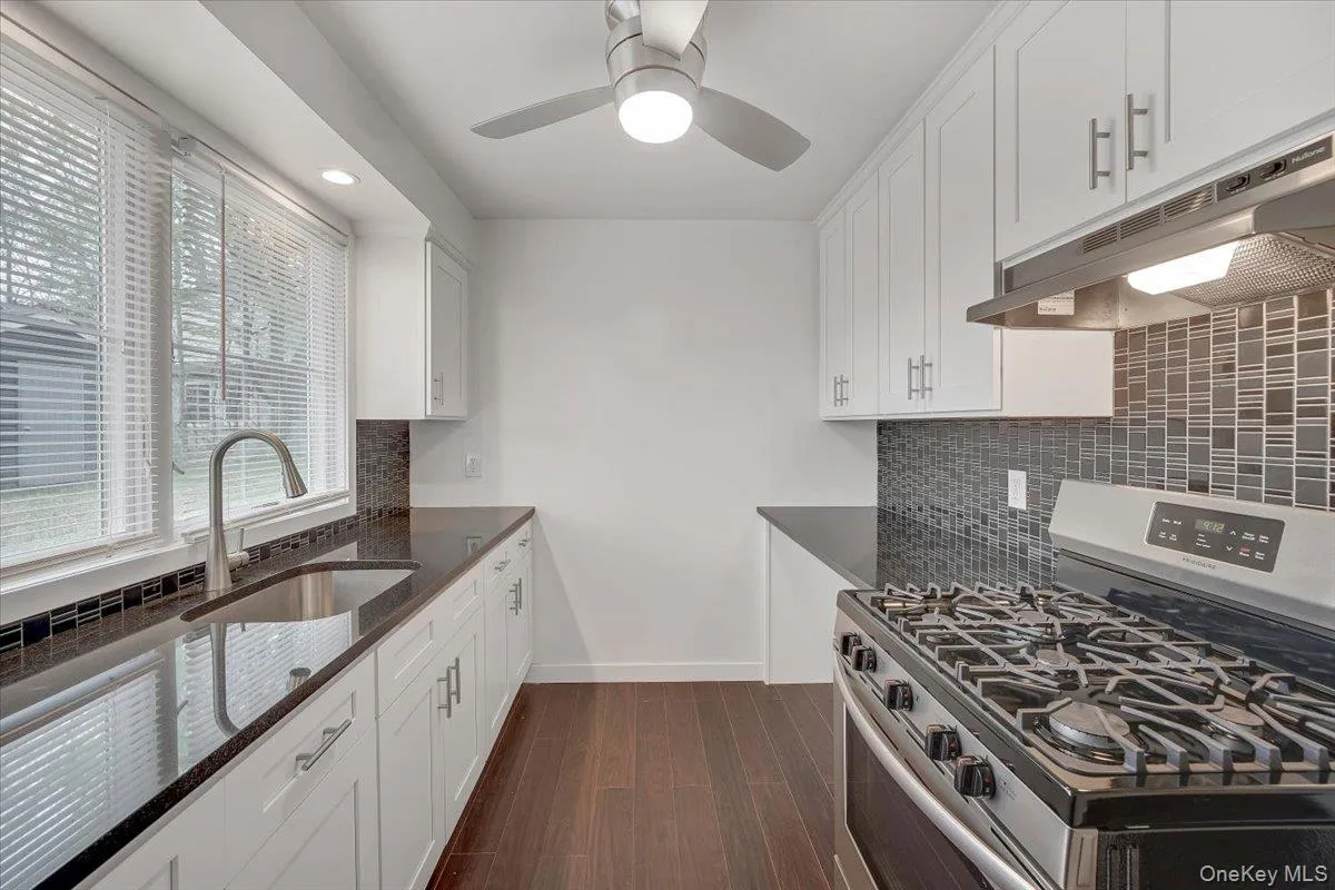 10 Sandhage Drive, Orangetown, NY, 5 Bedrooms Bedrooms, 8 Rooms Rooms,2 BathroomsBathrooms,Residential Lease,For Rent,Sandhage,0,984074 10 Sandhage Drive, Orangetown, NY, 5 Bedrooms Bedrooms, 8 Rooms Rooms,2 BathroomsBathrooms,Residential Lease,For Rent,Sandhage,0,984074