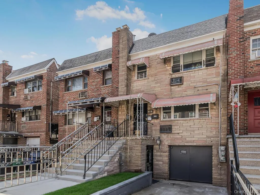 724 A 223rd Street, New York, NY, 2 Bedrooms Bedrooms, 4 Rooms Rooms,1 BathroomBathrooms,Residential Lease,For Rent,223rd,0,984104 724 A 223rd Street, New York, NY, 2 Bedrooms Bedrooms, 4 Rooms Rooms,1 BathroomBathrooms,Residential Lease,For Rent,223rd,0,984104