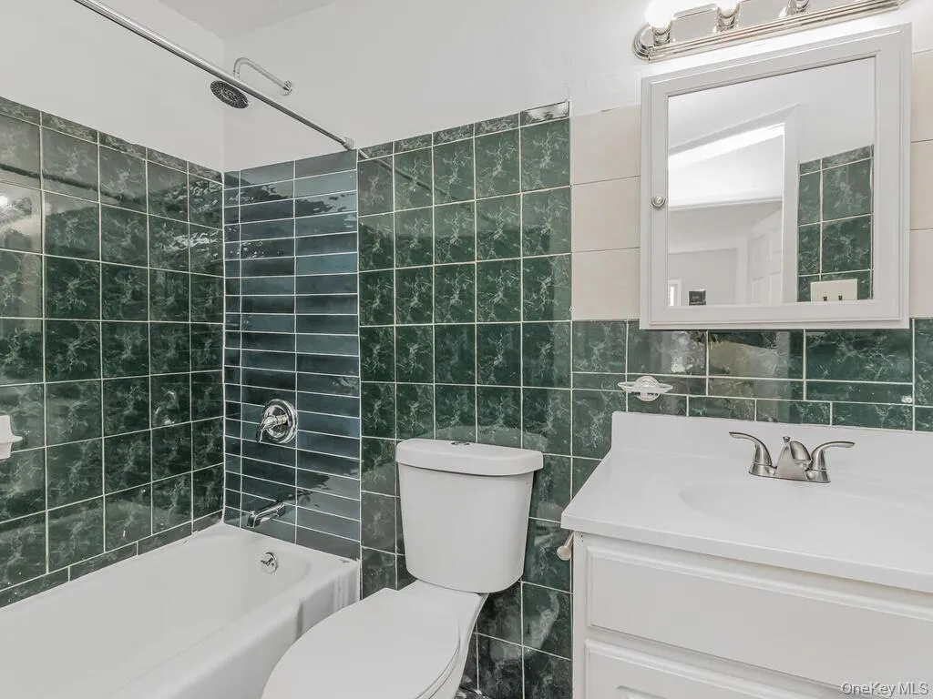 724 A 223rd Street, New York, NY, 2 Bedrooms Bedrooms, 4 Rooms Rooms,1 BathroomBathrooms,Residential Lease,For Rent,223rd,0,984104 724 A 223rd Street, New York, NY, 2 Bedrooms Bedrooms, 4 Rooms Rooms,1 BathroomBathrooms,Residential Lease,For Rent,223rd,0,984104