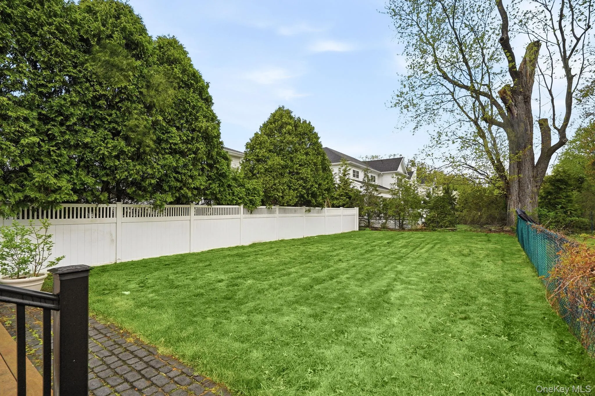 Flat fenced yard Flat fenced yard