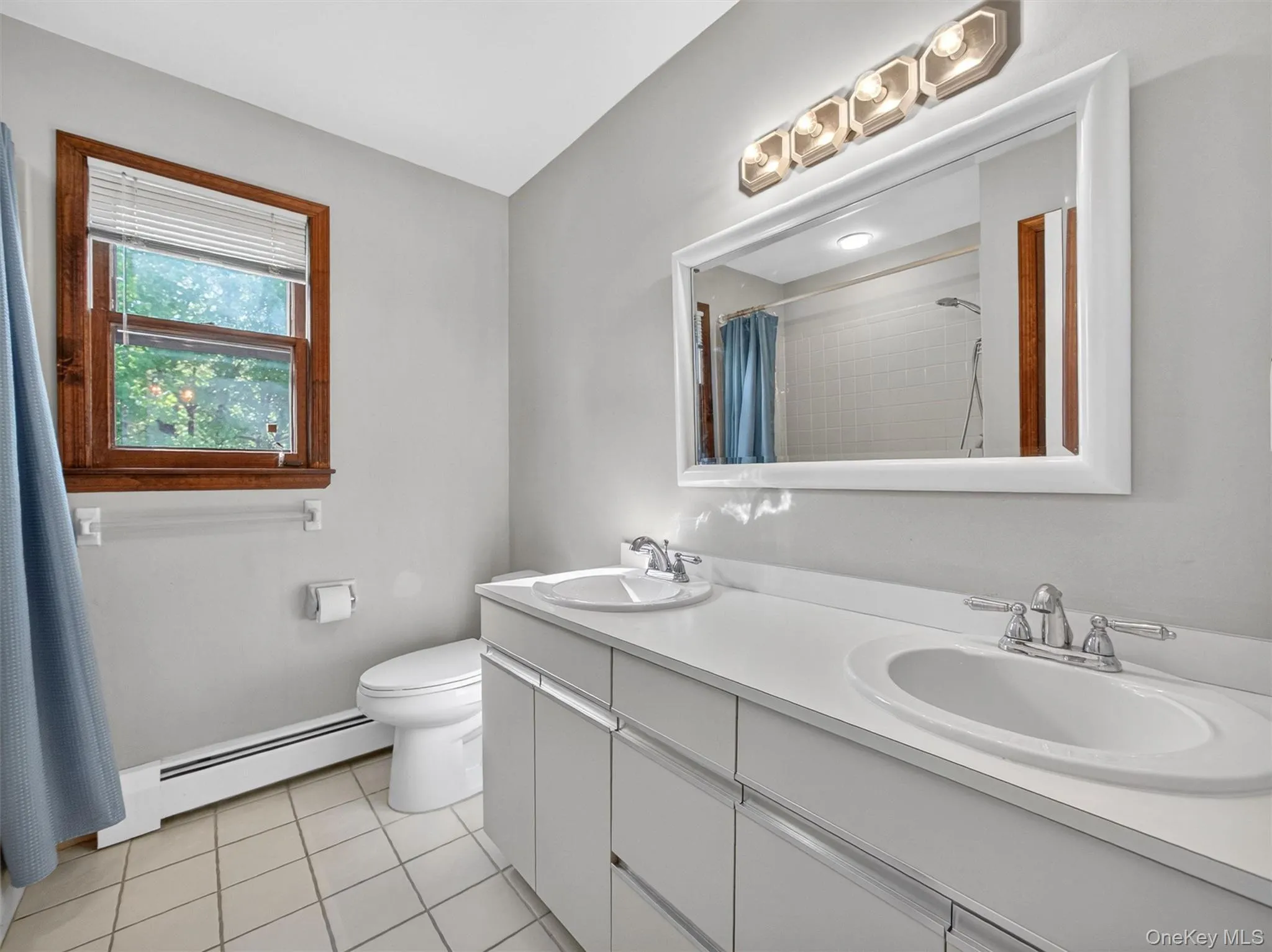 Full Hall Bath Full Hall Bath