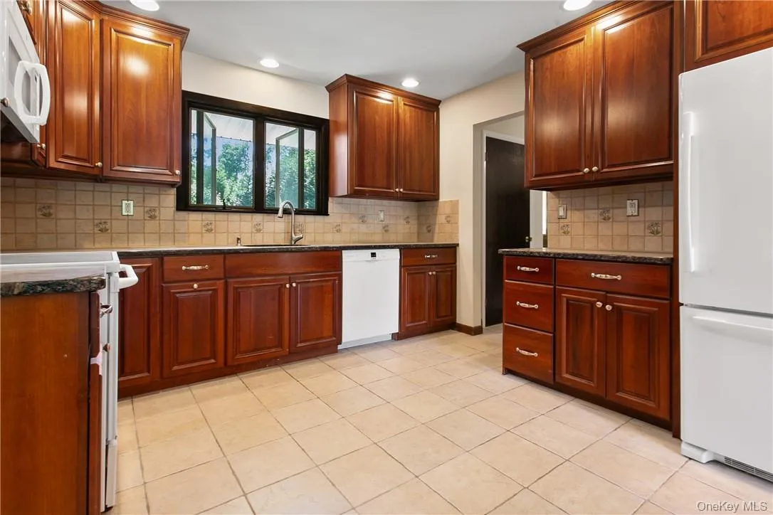 41 Old Deer Park Road, Bedford, NY, 4 Bedrooms Bedrooms, 10 Rooms Rooms,4 BathroomsBathrooms,Residential Lease,For Rent,Old Deer Park,0,984187 41 Old Deer Park Road, Bedford, NY, 4 Bedrooms Bedrooms, 10 Rooms Rooms,4 BathroomsBathrooms,Residential Lease,For Rent,Old Deer Park,0,984187