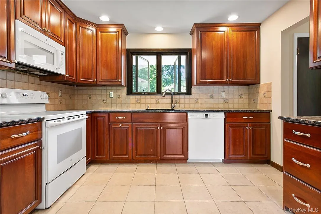 41 Old Deer Park Road, Bedford, NY, 4 Bedrooms Bedrooms, 10 Rooms Rooms,4 BathroomsBathrooms,Residential Lease,For Rent,Old Deer Park,0,984187 41 Old Deer Park Road, Bedford, NY, 4 Bedrooms Bedrooms, 10 Rooms Rooms,4 BathroomsBathrooms,Residential Lease,For Rent,Old Deer Park,0,984187