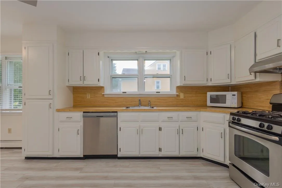 Eat-in Kitchen. Eat-in Kitchen.