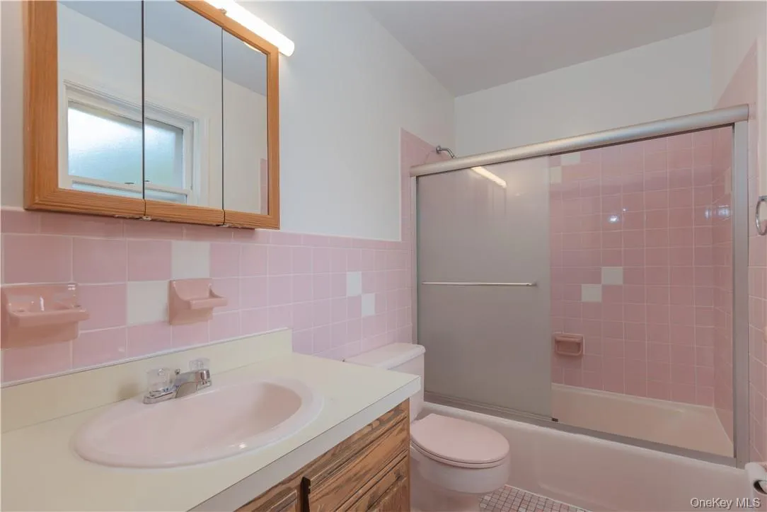 Primary ensuite bath. Primary ensuite bath.