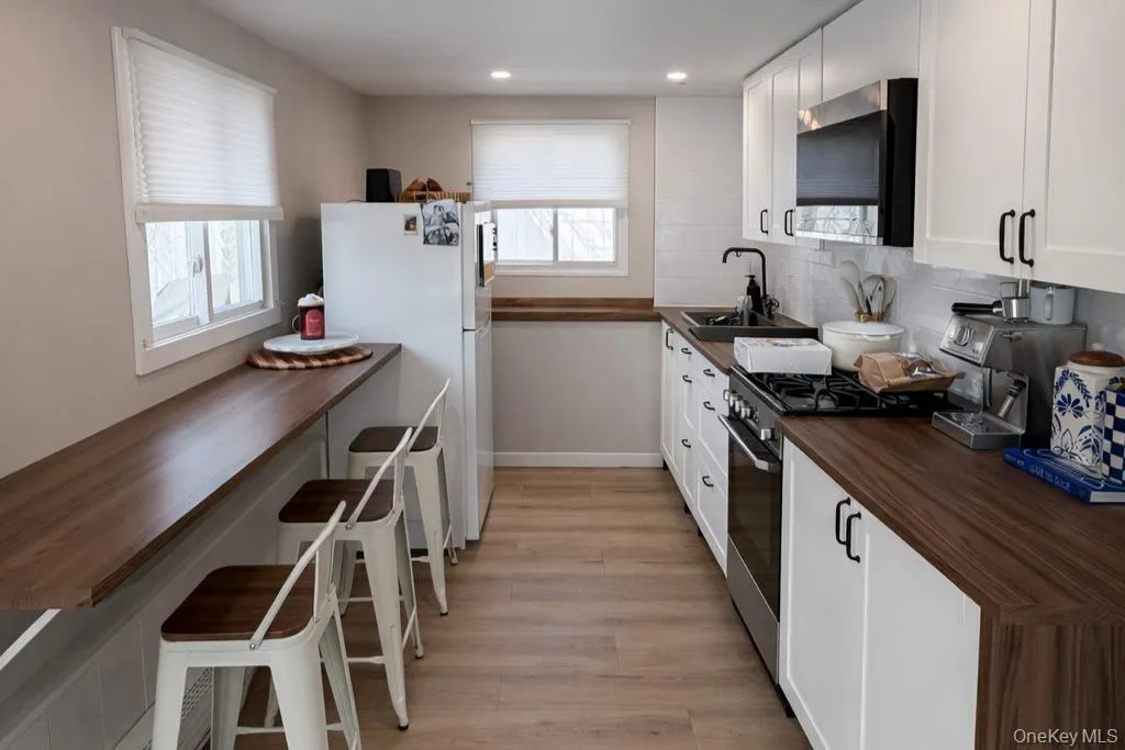 71 Lido Prom, Babylon, NY, 2 Bedrooms Bedrooms, 4 Rooms Rooms,1 BathroomBathrooms,Residential Lease,For Rent,Lido,0,984218 71 Lido Prom, Babylon, NY, 2 Bedrooms Bedrooms, 4 Rooms Rooms,1 BathroomBathrooms,Residential Lease,For Rent,Lido,0,984218