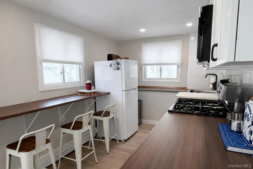 71 Lido Prom, Babylon, NY, 2 Bedrooms Bedrooms, 4 Rooms Rooms,1 BathroomBathrooms,Residential Lease,For Rent,Lido,0,984218 71 Lido Prom, Babylon, NY, 2 Bedrooms Bedrooms, 4 Rooms Rooms,1 BathroomBathrooms,Residential Lease,For Rent,Lido,0,984218