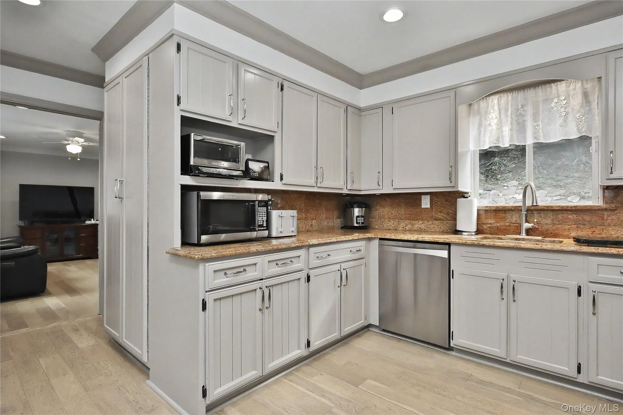 14 Emerald Place, Yonkers, NY, 3 Bedrooms Bedrooms, 10 Rooms Rooms,1 BathroomBathrooms,Residential,For Rent,Emerald,0,KEY984223 14 Emerald Place, Yonkers, NY, 3 Bedrooms Bedrooms, 10 Rooms Rooms,1 BathroomBathrooms,Residential,For Rent,Emerald,0,KEY984223