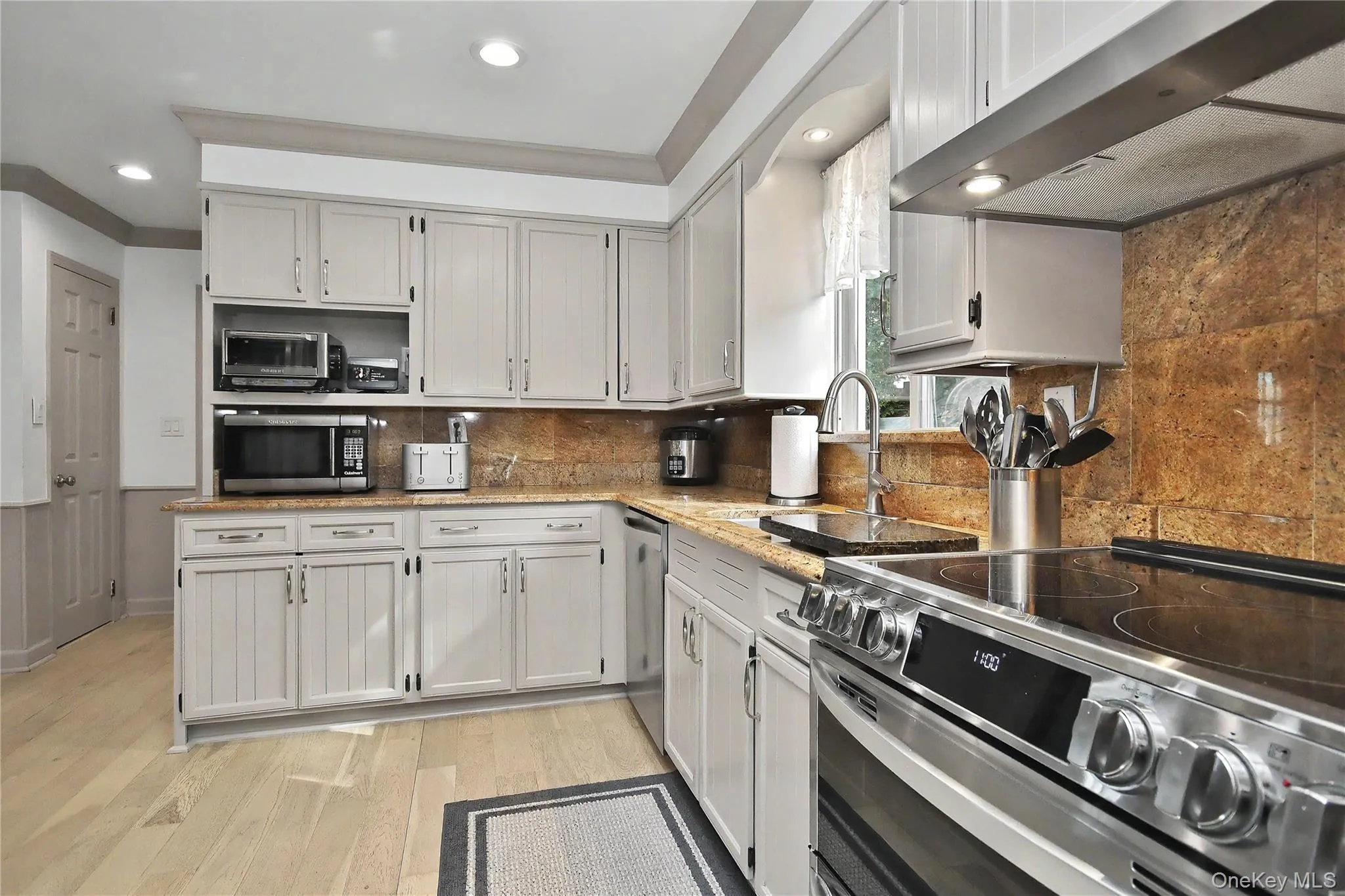 14 Emerald Place, Yonkers, NY, 3 Bedrooms Bedrooms, 10 Rooms Rooms,1 BathroomBathrooms,Residential,For Rent,Emerald,0,KEY984223 14 Emerald Place, Yonkers, NY, 3 Bedrooms Bedrooms, 10 Rooms Rooms,1 BathroomBathrooms,Residential,For Rent,Emerald,0,KEY984223