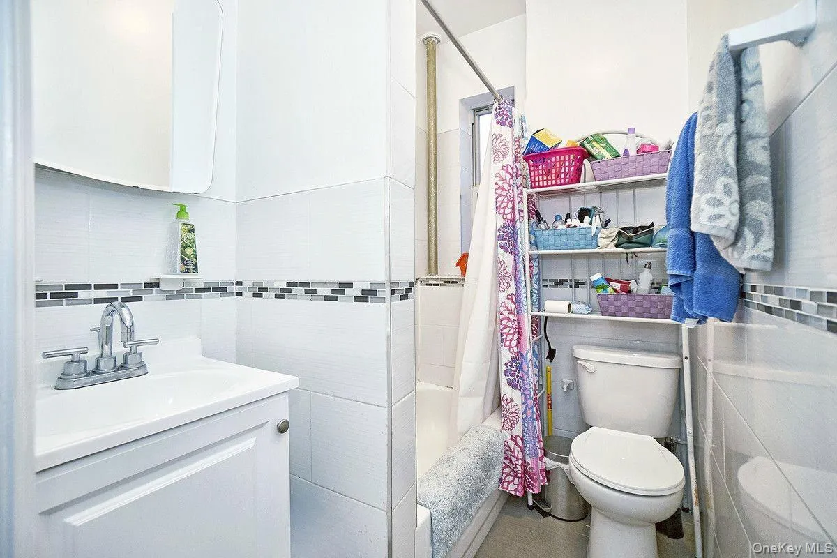 502 167th Street, New York, NY, 2 Bedrooms Bedrooms, 6 Rooms Rooms,1 BathroomBathrooms,Residential Lease,For Rent,167th,0,984226 502 167th Street, New York, NY, 2 Bedrooms Bedrooms, 6 Rooms Rooms,1 BathroomBathrooms,Residential Lease,For Rent,167th,0,984226