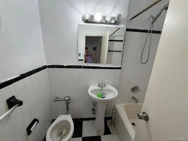 87-20 175 Street, New York, NY, 3 Rooms Rooms,1 BathroomBathrooms,Residential Lease,For Rent,175,0,984253 87-20 175 Street, New York, NY, 3 Rooms Rooms,1 BathroomBathrooms,Residential Lease,For Rent,175,0,984253