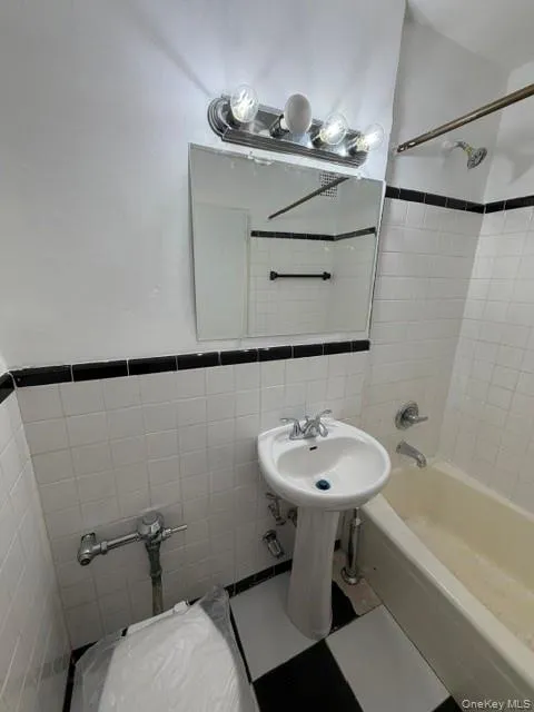 87-20 175 Street, New York, NY, 3 Rooms Rooms,1 BathroomBathrooms,Residential Lease,For Rent,175,0,984253 87-20 175 Street, New York, NY, 3 Rooms Rooms,1 BathroomBathrooms,Residential Lease,For Rent,175,0,984253