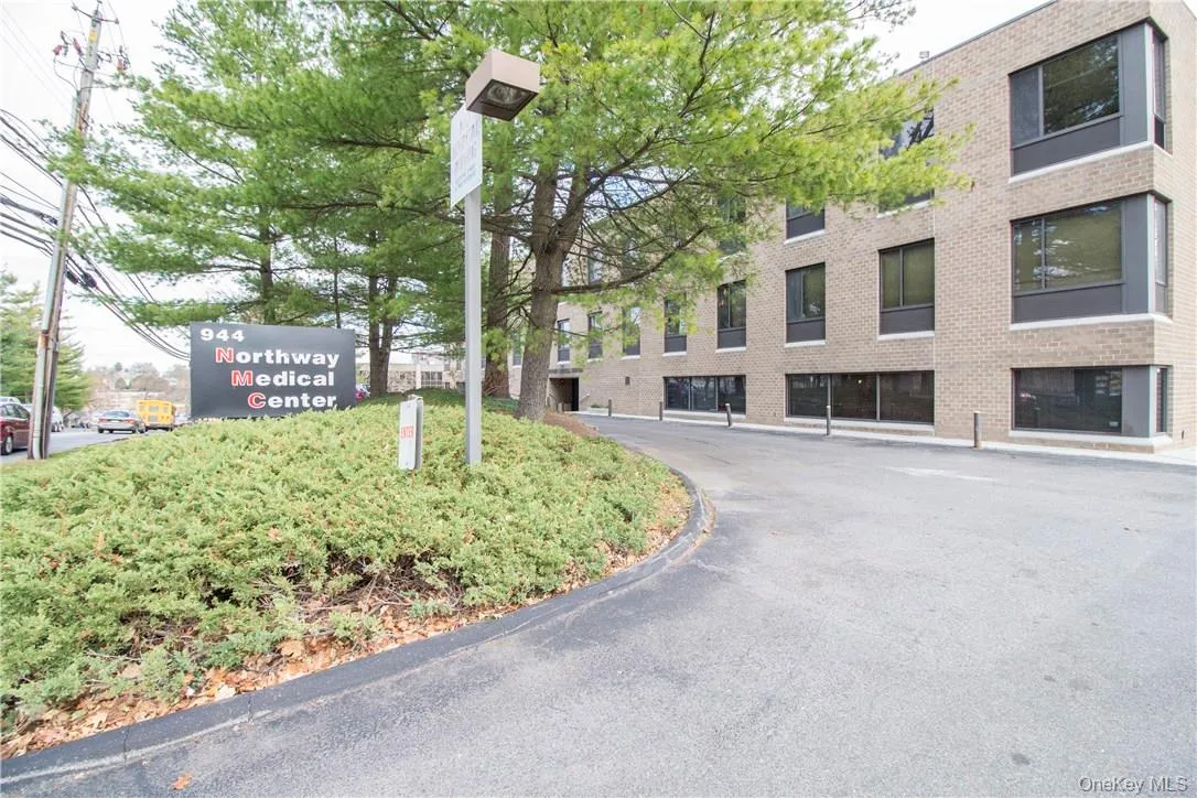944 Broadway, Yonkers, NY, ,Commercial Lease,For Rent,Broadway,0,984280 944 Broadway, Yonkers, NY, ,Commercial Lease,For Rent,Broadway,0,984280