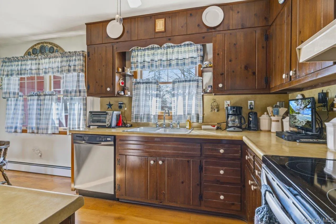 555 State Route 416, Montgomery, NY, 4 Bedrooms Bedrooms, 8 Rooms Rooms,2 BathroomsBathrooms,Residential,For Rent,State Route 416,0,984326 555 State Route 416, Montgomery, NY, 4 Bedrooms Bedrooms, 8 Rooms Rooms,2 BathroomsBathrooms,Residential,For Rent,State Route 416,0,984326