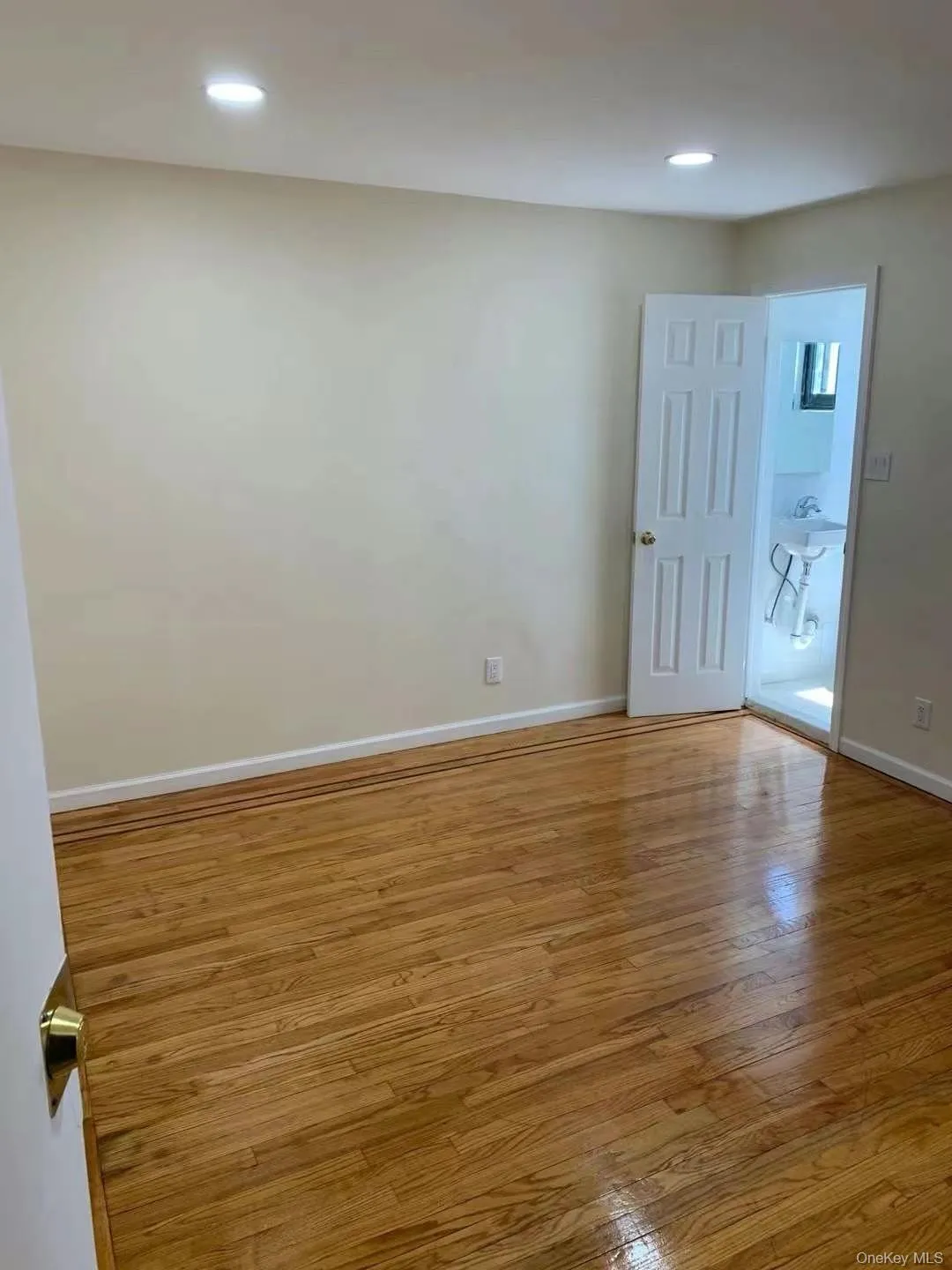 6635 Grand Avenue, New York, NY, 1 Bedroom Bedrooms, 3 Rooms Rooms,1 BathroomBathrooms,Residential Lease,For Rent,Grand,0,984395 6635 Grand Avenue, New York, NY, 1 Bedroom Bedrooms, 3 Rooms Rooms,1 BathroomBathrooms,Residential Lease,For Rent,Grand,0,984395