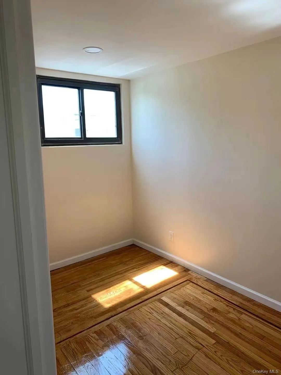 6635 Grand Avenue, New York, NY, 1 Bedroom Bedrooms, 3 Rooms Rooms,1 BathroomBathrooms,Residential Lease,For Rent,Grand,0,984395 6635 Grand Avenue, New York, NY, 1 Bedroom Bedrooms, 3 Rooms Rooms,1 BathroomBathrooms,Residential Lease,For Rent,Grand,0,984395