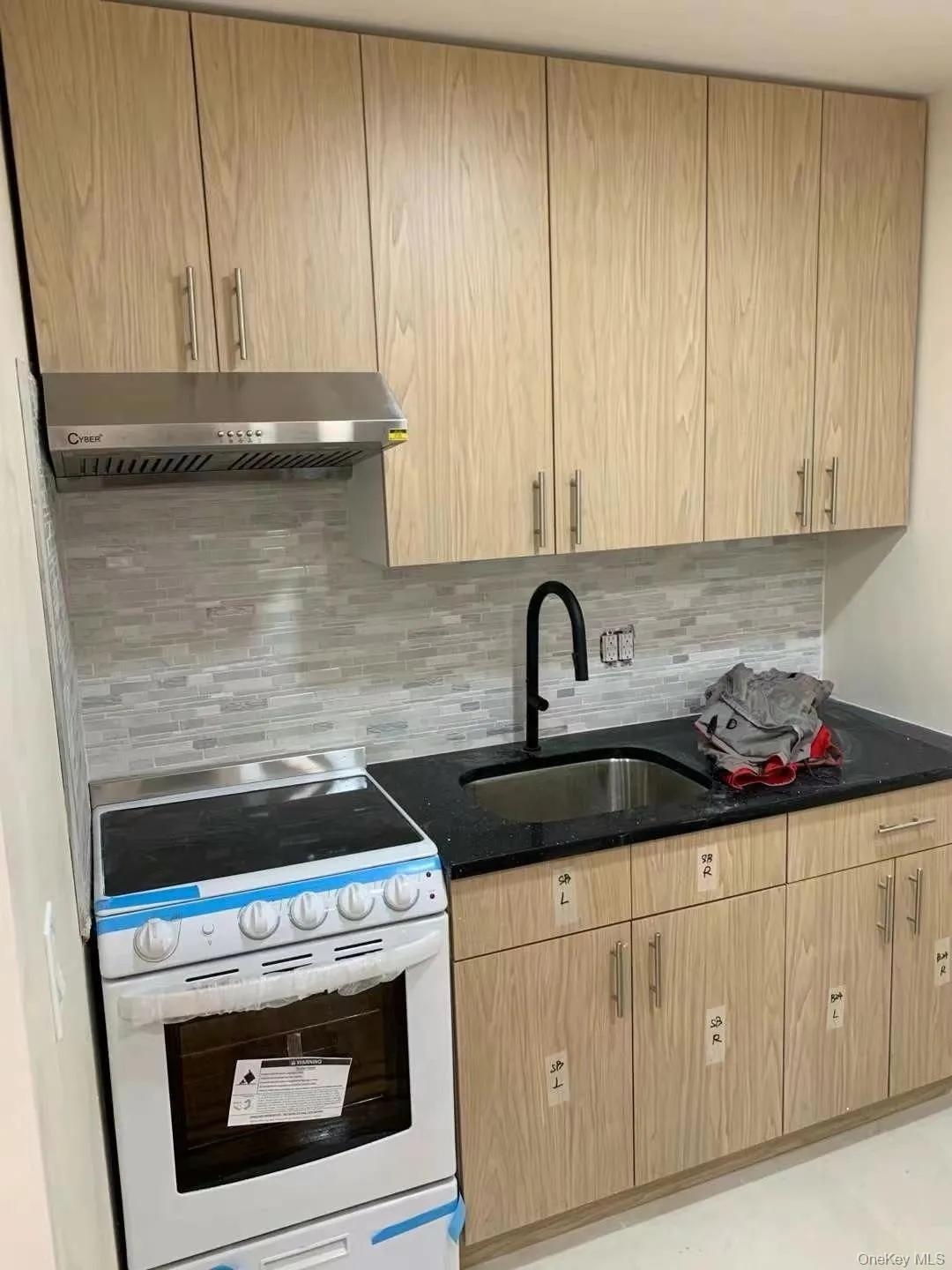 6635 Grand Avenue, New York, NY, 1 Bedroom Bedrooms, 3 Rooms Rooms,1 BathroomBathrooms,Residential Lease,For Rent,Grand,0,984395 6635 Grand Avenue, New York, NY, 1 Bedroom Bedrooms, 3 Rooms Rooms,1 BathroomBathrooms,Residential Lease,For Rent,Grand,0,984395