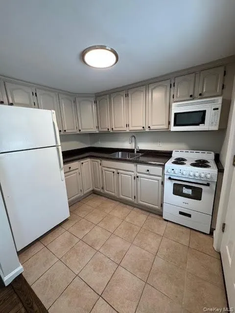 1 Gilbert Avenue, Smithtown, NY, 3 Bedrooms Bedrooms, 6 Rooms Rooms,1 BathroomBathrooms,Residential Lease,For Rent,Gilbert,0,984406 1 Gilbert Avenue, Smithtown, NY, 3 Bedrooms Bedrooms, 6 Rooms Rooms,1 BathroomBathrooms,Residential Lease,For Rent,Gilbert,0,984406