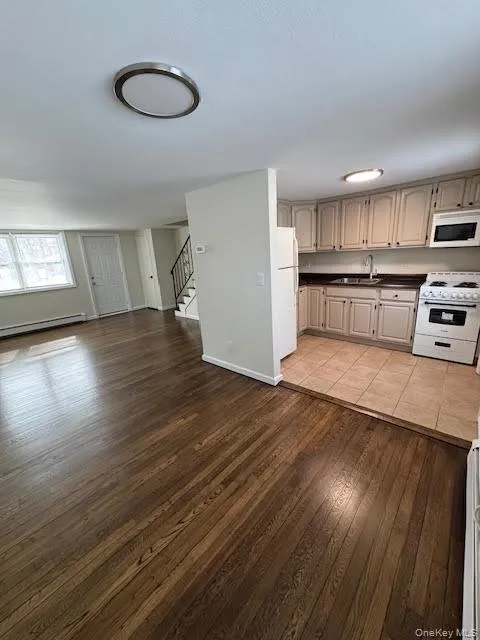 1 Gilbert Avenue, Smithtown, NY, 3 Bedrooms Bedrooms, 6 Rooms Rooms,1 BathroomBathrooms,Residential Lease,For Rent,Gilbert,0,984406 1 Gilbert Avenue, Smithtown, NY, 3 Bedrooms Bedrooms, 6 Rooms Rooms,1 BathroomBathrooms,Residential Lease,For Rent,Gilbert,0,984406