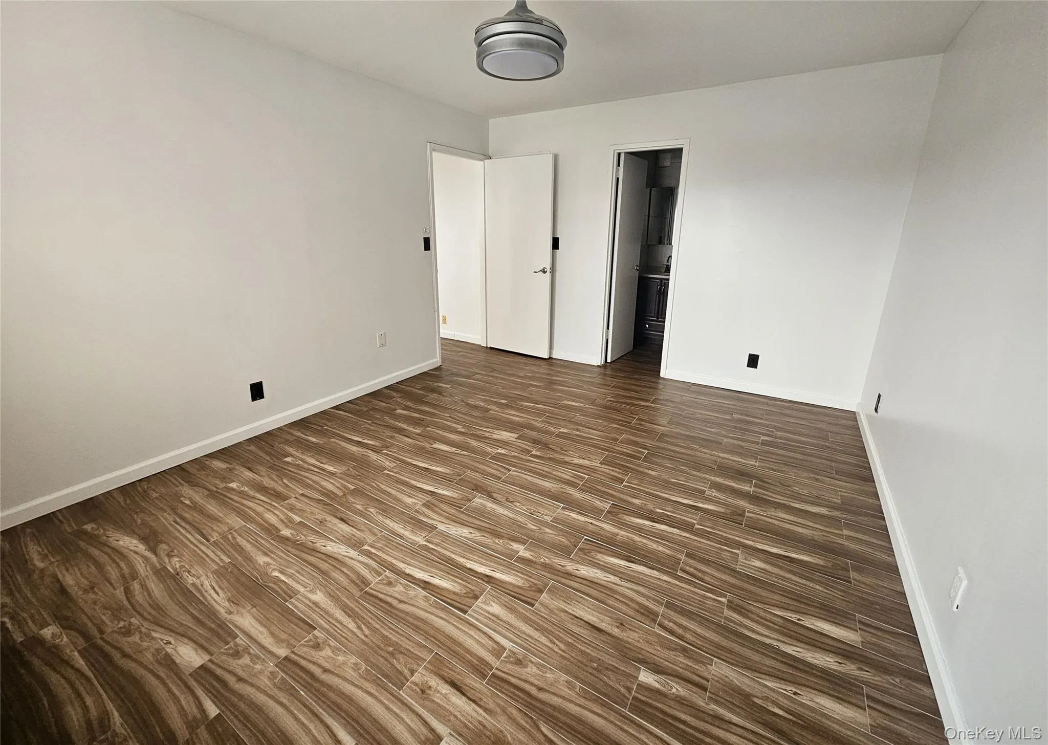 Bedroom with a wall unit AC Bedroom with a wall unit AC