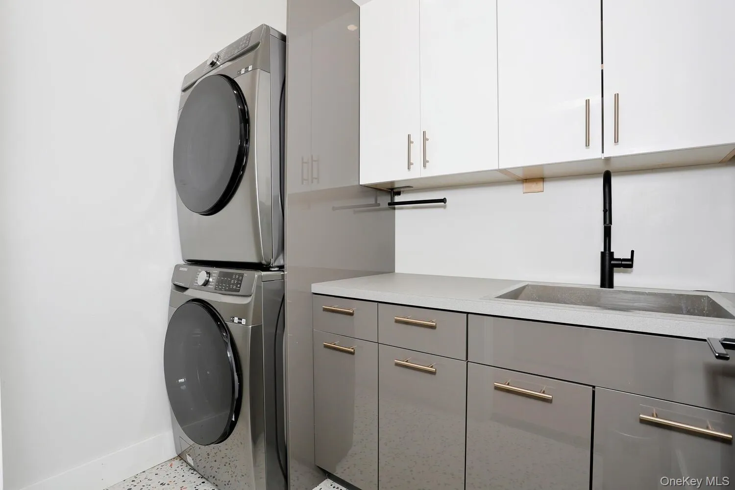 10 Millbury Street, Ramapo, NY, 6 Bedrooms Bedrooms, 9 Rooms Rooms,2 BathroomsBathrooms,Residential Lease,For Rent,Millbury,0,984413 10 Millbury Street, Ramapo, NY, 6 Bedrooms Bedrooms, 9 Rooms Rooms,2 BathroomsBathrooms,Residential Lease,For Rent,Millbury,0,984413