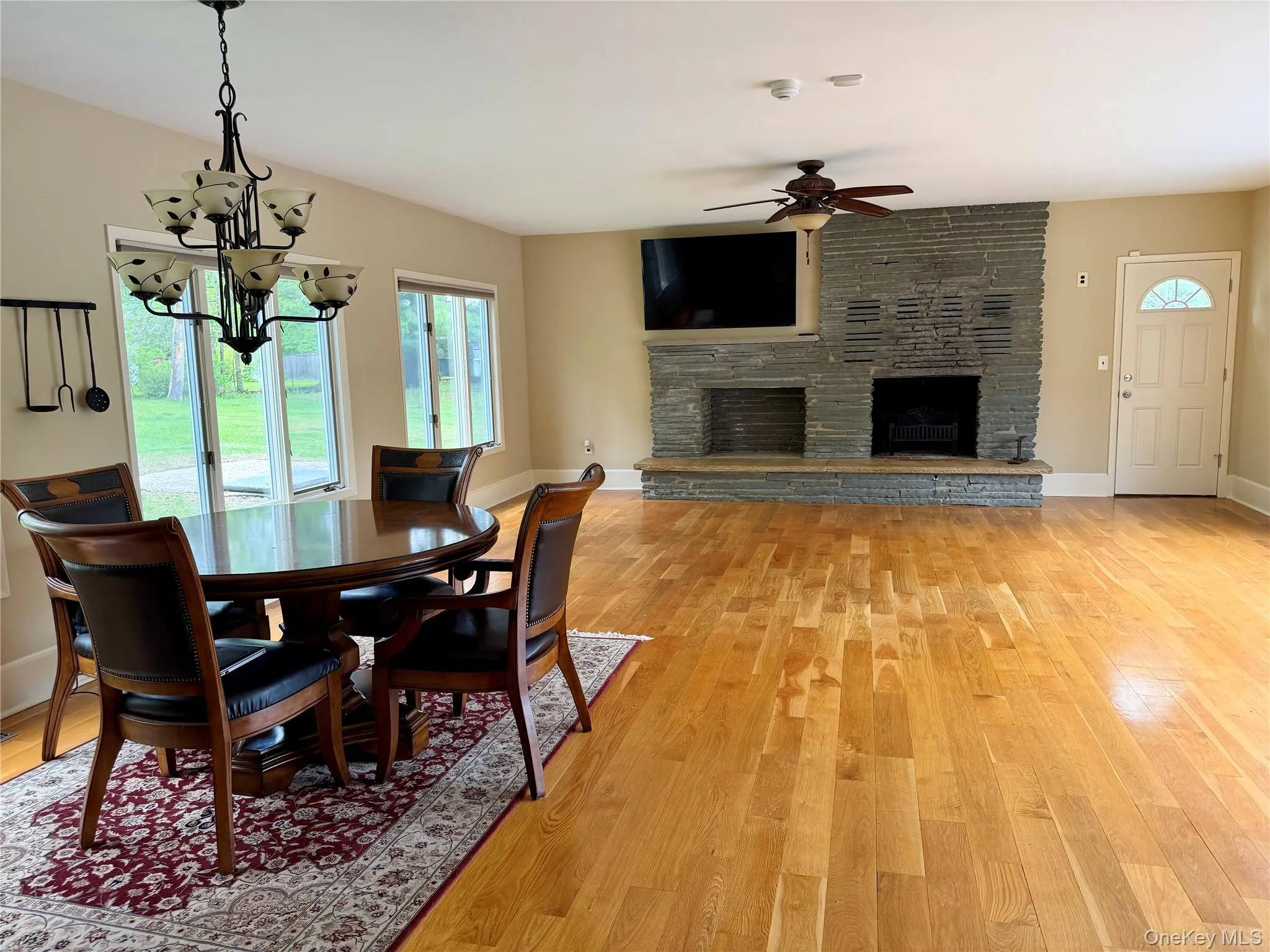 Dining area incorporated into bright ,spacious family Dining area incorporated into bright ,spacious family