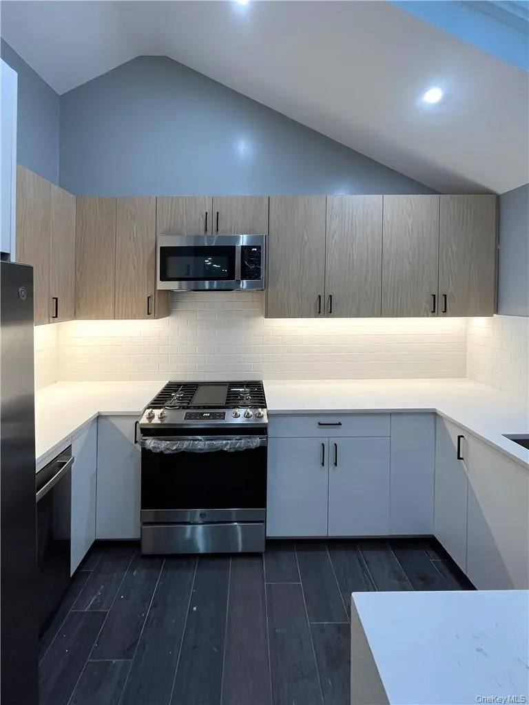 31 Riverside Avenue, Haverstraw, NY, 3 Bedrooms Bedrooms, 5 Rooms Rooms,1 BathroomBathrooms,Residential Lease,For Rent,Riverside,0,984459 31 Riverside Avenue, Haverstraw, NY, 3 Bedrooms Bedrooms, 5 Rooms Rooms,1 BathroomBathrooms,Residential Lease,For Rent,Riverside,0,984459