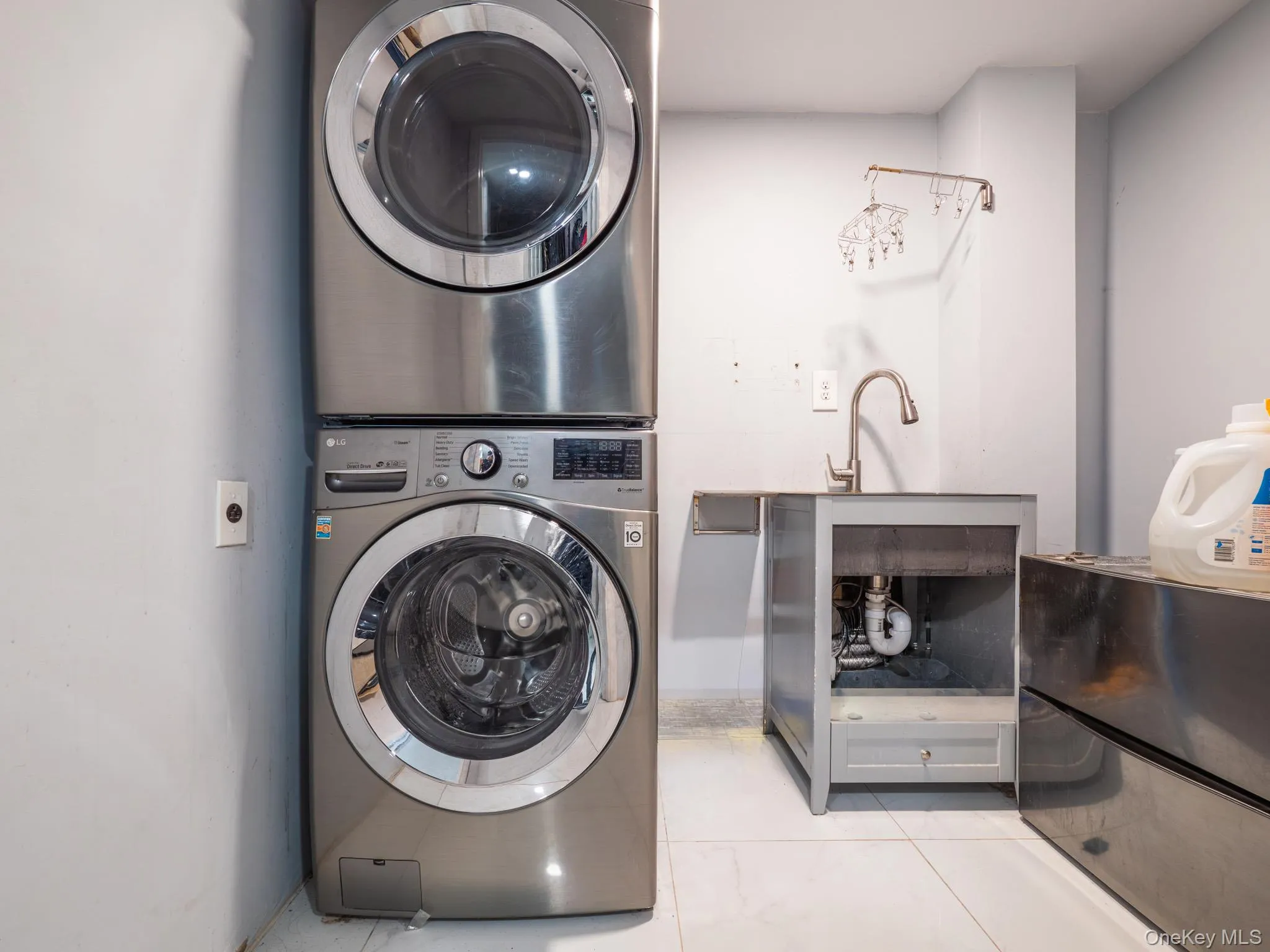 6525 167th Street, New York, NY, 4 Bedrooms Bedrooms, 7 Rooms Rooms,2 BathroomsBathrooms,Residential,For Rent,167th,0,984500 6525 167th Street, New York, NY, 4 Bedrooms Bedrooms, 7 Rooms Rooms,2 BathroomsBathrooms,Residential,For Rent,167th,0,984500
